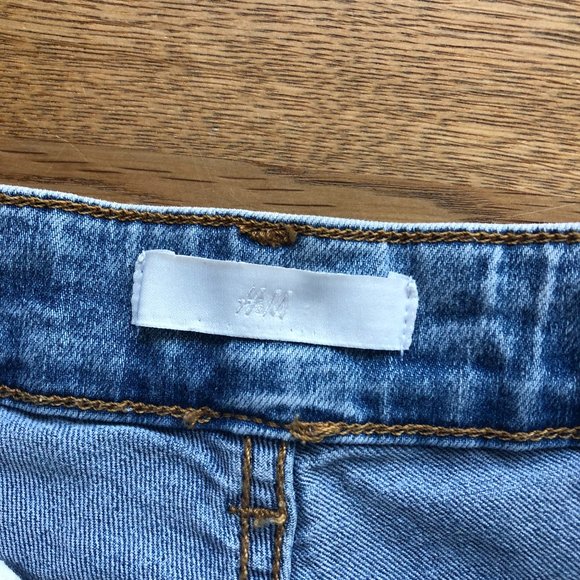 H&M High Waisted Cuffed Shorts Light Wash Size 4 - Picture 5 of 13
